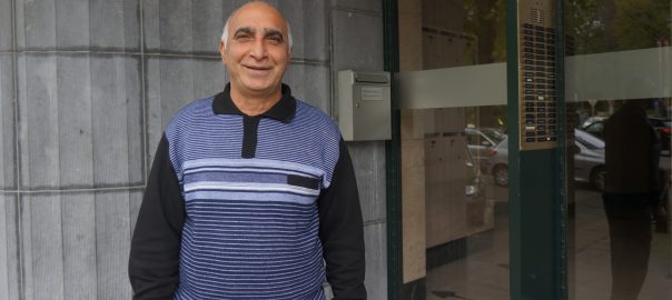 Doorstroom. De Iraanse vluchteling Massoud werd conciërge.